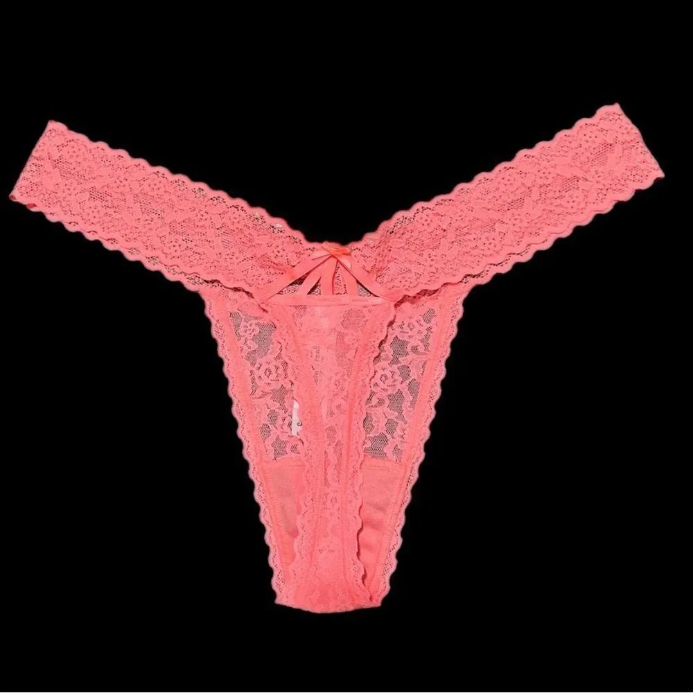 Victoria’s Secret floral Lace Thong Panty coral Medium